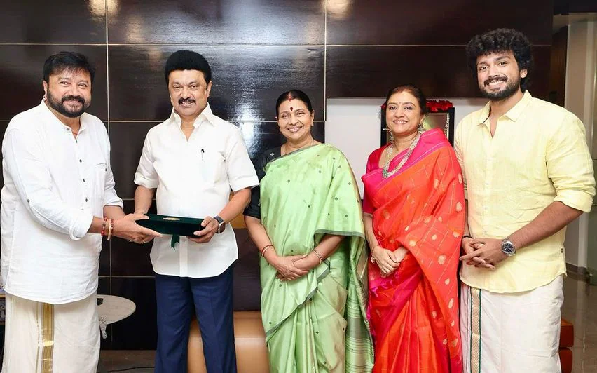 Tarini Kalingarayar Parents Photos