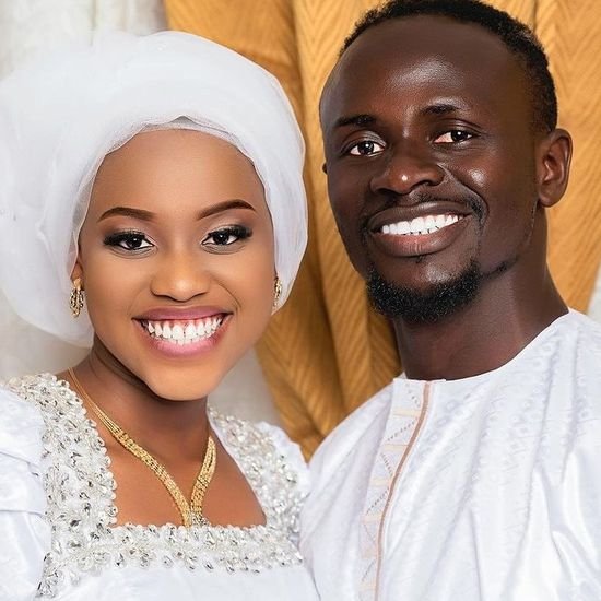 Sadio Mané's wife and him pose for picture